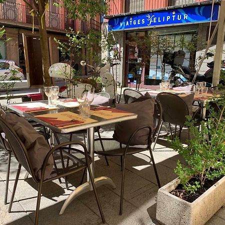 Hostal Del Ripolles Zewnętrze zdjęcie