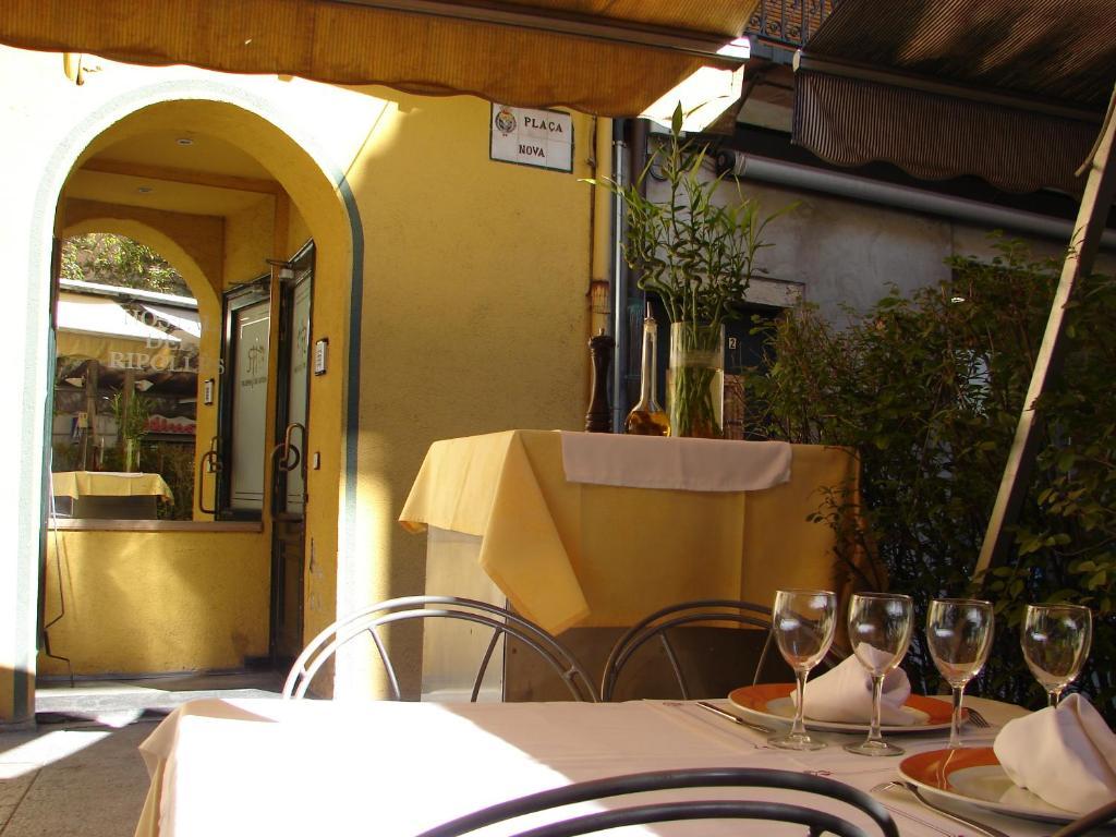 Hostal Del Ripolles Zewnętrze zdjęcie