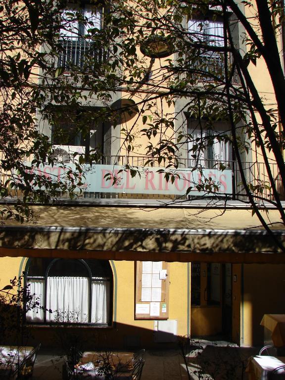 Hostal Del Ripolles Zewnętrze zdjęcie