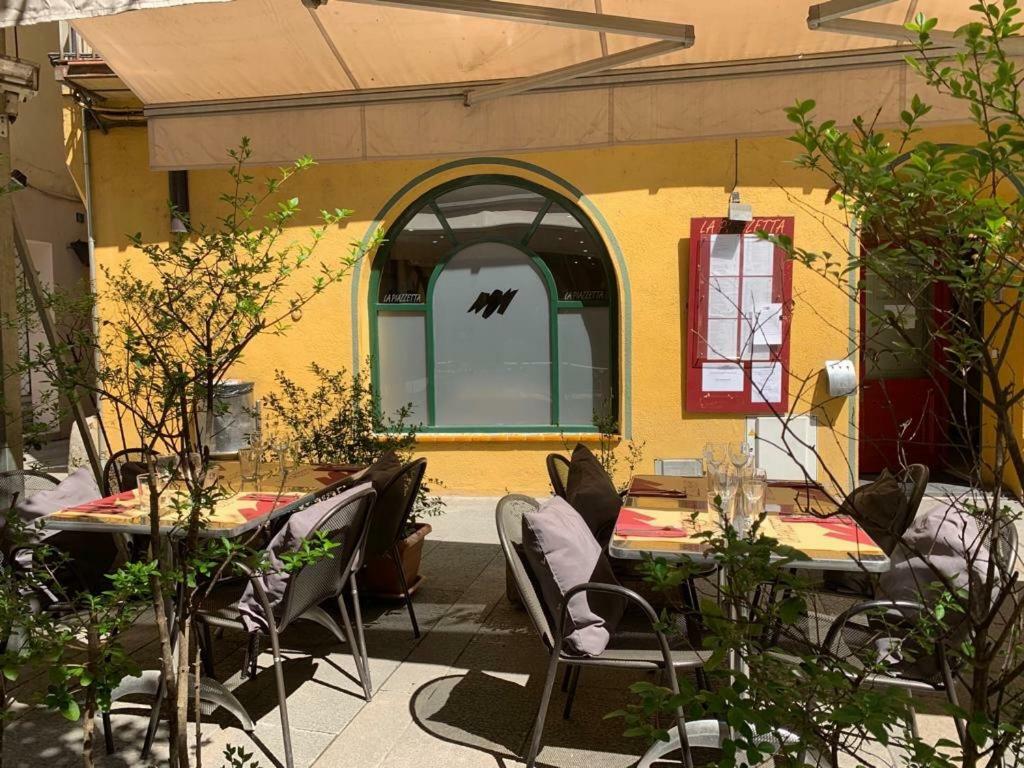 Hostal Del Ripolles Zewnętrze zdjęcie