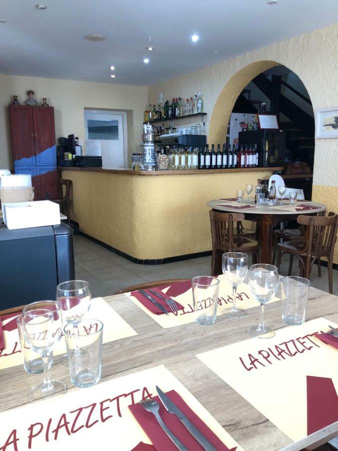 Hostal Del Ripolles Zewnętrze zdjęcie