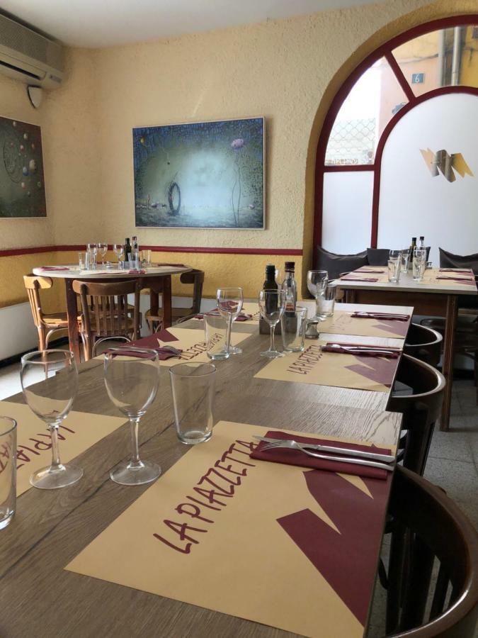 Hostal Del Ripolles Zewnętrze zdjęcie