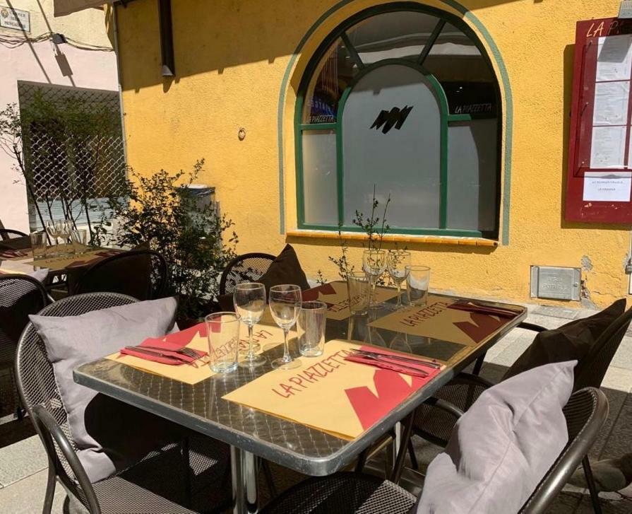 Hostal Del Ripolles Zewnętrze zdjęcie